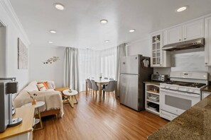 Interior - Sunset Haven: Corner House with lots of Light (San Francisco)