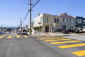Exterior - Sunset Haven: Corner House with lots of Light (San Francisco)