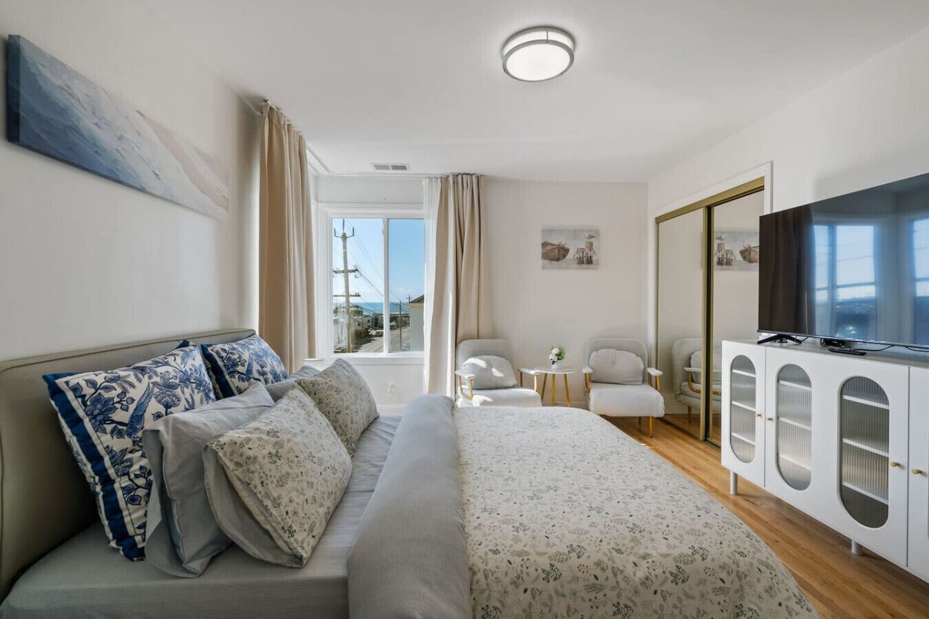 Iron/ironing board, WiFi, bed sheets