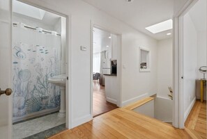Dusche, Haartrockner, Handtücher
