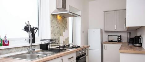 Fridge, microwave, oven, stovetop
