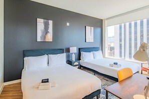 2 habitaciones, escritorio, tabla de planchar con plancha y wifi 