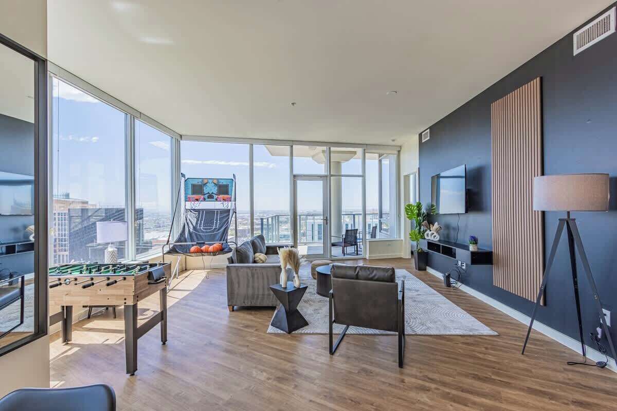 电视、桌上足球、办公室