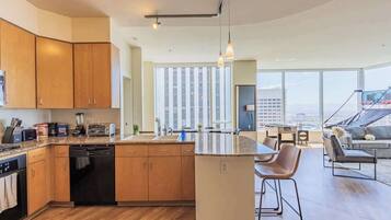 Coffee/tea maker, fridge, microwave, oven