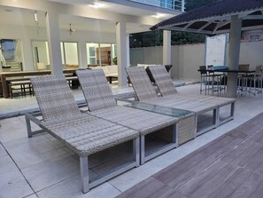 Outdoor dining - Beach House in Gated Community Praia Mococa one of the best beaches (Condomínio Verde Mar Caraguatatuba)