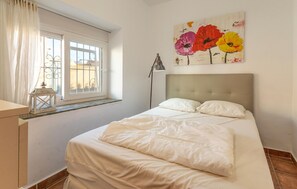 3 bedrooms, iron/ironing board, free WiFi