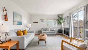 Living area - Seabright Breeze (Santa Cruz)