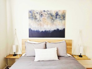 2 habitaciones, tabla de planchar con plancha, cuna de viaje y wifi 