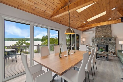 Lakeview, Spa, Firepit, BBQ, Fireplace + Speakeasy
