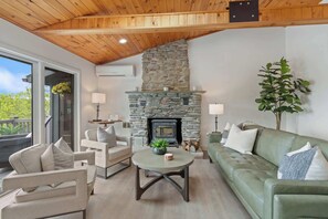 TV, fireplace, offices - Lakeview, Spa, Firepit, BBQ, Fireplace + Speakeasy (Hammondsport)