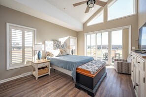 5 bedrooms, desk, free WiFi, bed sheets
