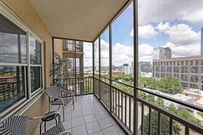 Property grounds - Prime Downtown Atlanta Condo with Balcony (Atlanta)
