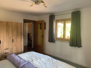 1 bedroom, WiFi, bed sheets