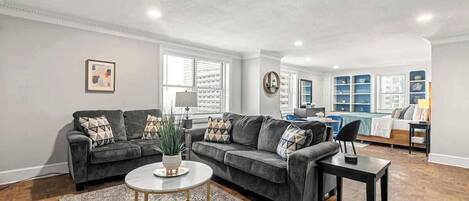 Een televisie en een kantoor