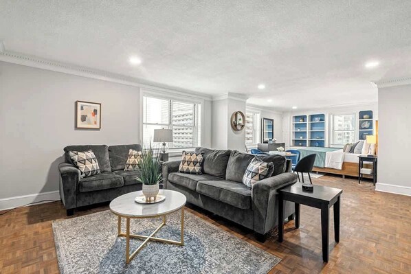 Televisión y oficina 