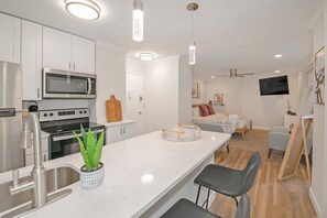 Refrigerador, horno, parrilla de estufa y lavavajillas 