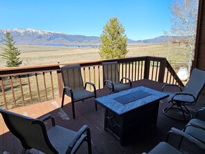 Property grounds - Red Rock Cabin+Hot Tub+Lakeview (Island Park)