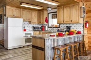 Réfrigérateur, micro-ondes, four, lave-vaisselle