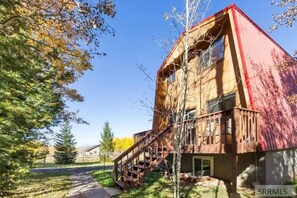 Exterior - Red Rock Cabin+Hot Tub+Lakeview (Island Park)