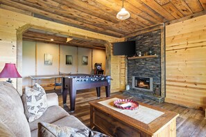 Fernseher, Kamin, Arbeitsbereiche