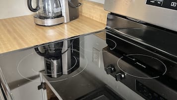 Family Apartment, 2 Bedrooms, Lake View, Lakeside | Private kitchen | Full-sized fridge, microwave, oven, stovetop