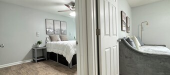 Baton Rouge Bliss!         Trendy 2BR Apartment   Near Everything