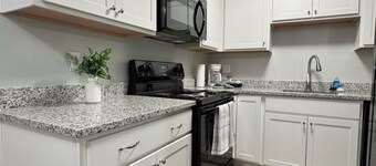 Baton Rouge Bliss! Trendy 2BR Apartment Near Everything