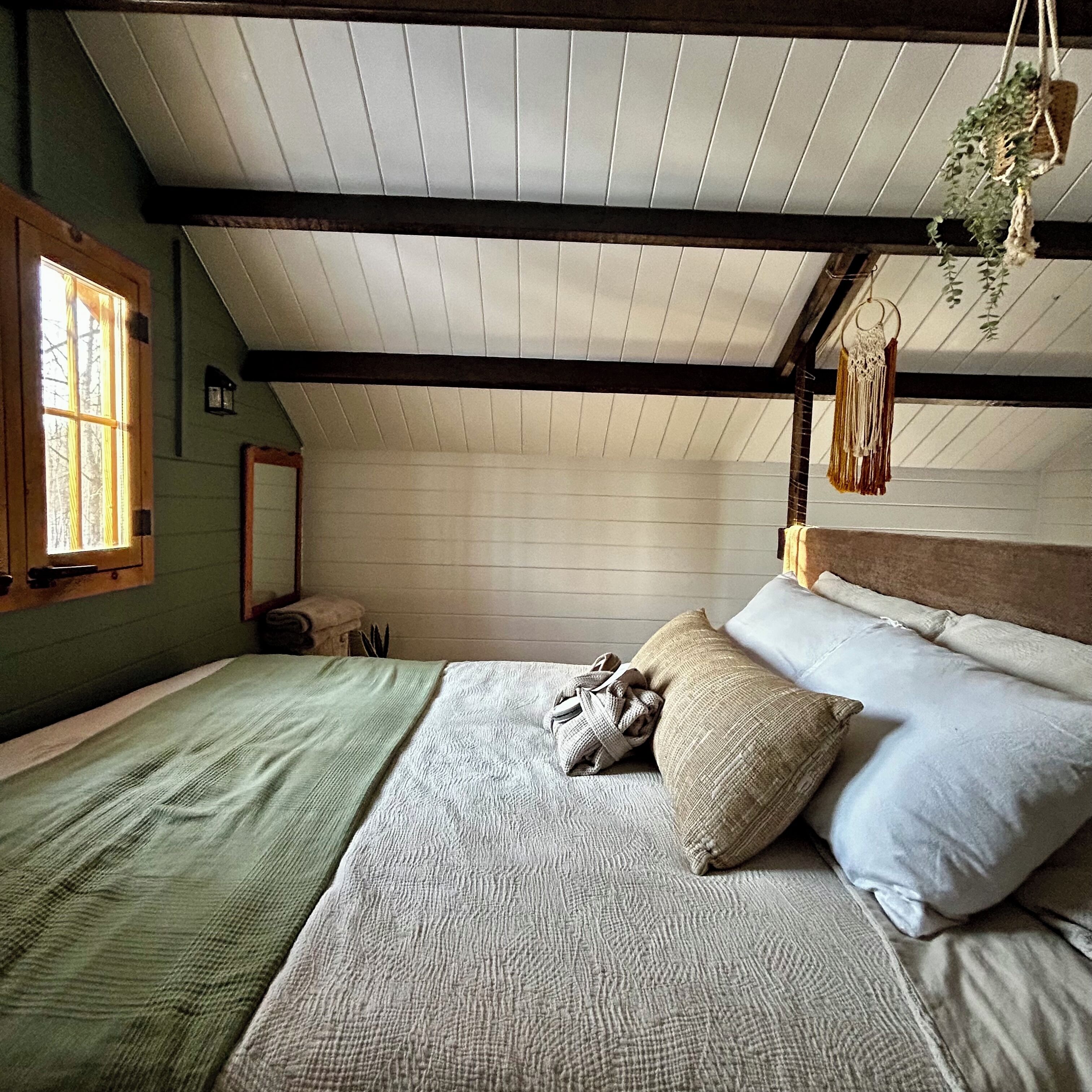 1 bedroom, bed sheets