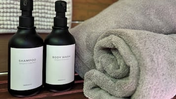 环保洗浴用品、毛巾、肥皂、洗发水