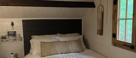 1 bedroom, bed sheets