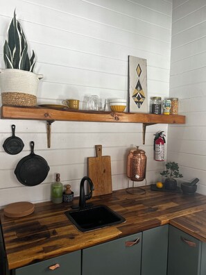 Coffee/tea maker, electric kettle, toaster, coffee grinder