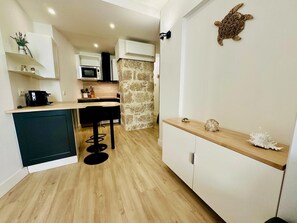 Fridge, microwave, coffee/tea maker, electric kettle - Cocon Lamartine (Niza)