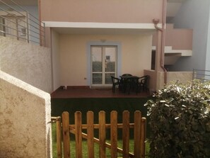 Apartment, 1 Bedroom, Smoking, Patio | Outdoor dining - Appartamento con Splendida Vista Mare (Badesi)