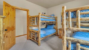 4 chambres, fer et planche à repasser, Wi-Fi gratuit, draps fournis