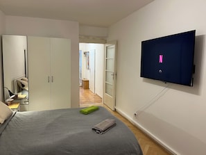 1 chambre, fer et planche à repasser, Wi-Fi, draps fournis