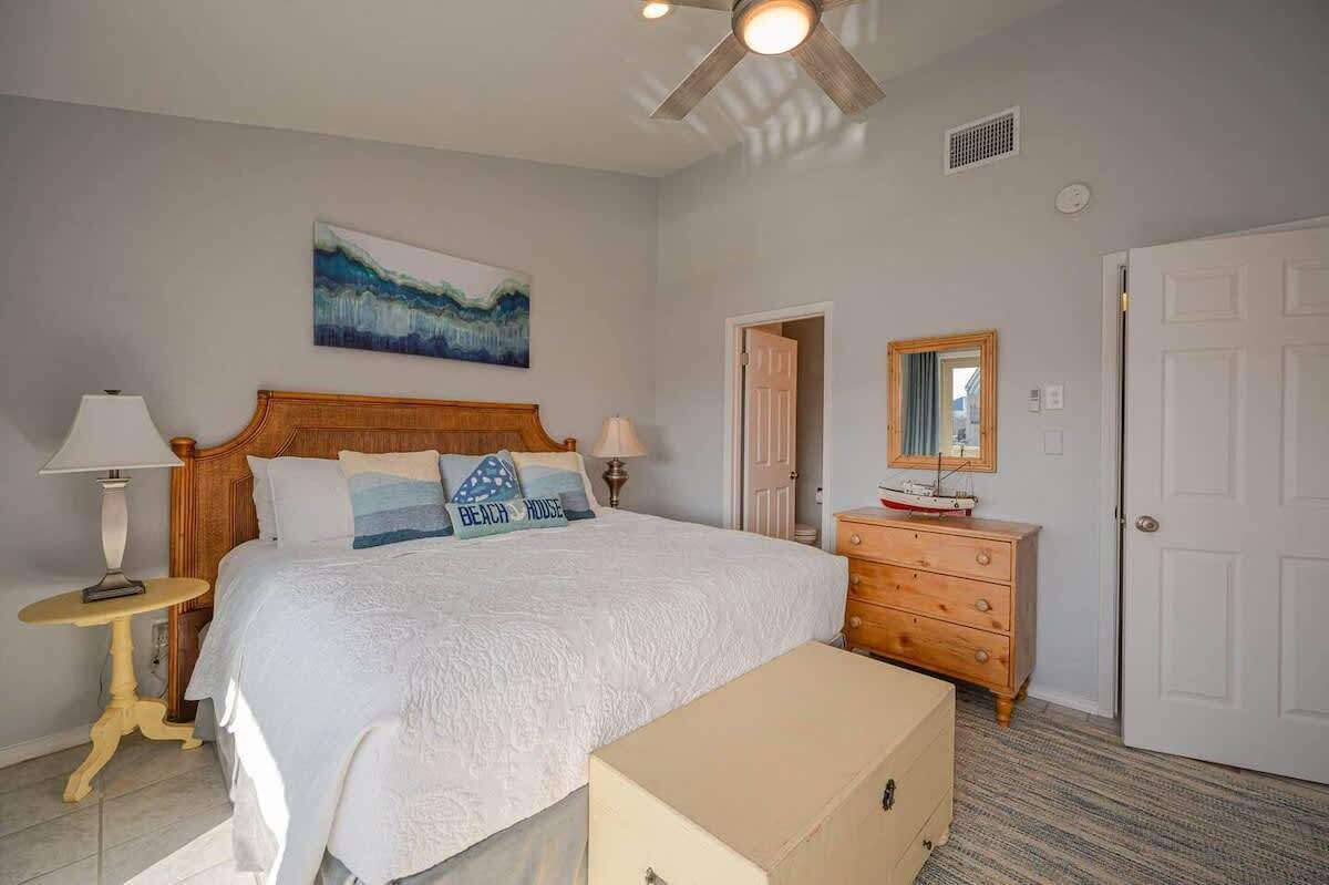 3 bedrooms, iron/ironing board, travel crib, WiFi