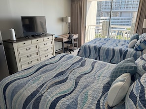 1 bedroom, iron/ironing board, WiFi - Exclusive Kingston Resorts Condo with 2 Queen Beds, Balcony, Fridge, Microwave. (Myrtle Beach)