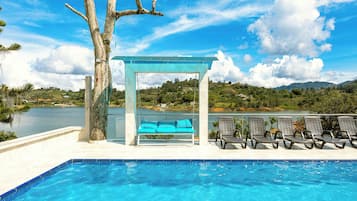 Piscine extérieure