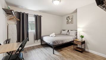 Economy House, Non Smoking, Air conditioning | 3 bedrooms, individually decorated, individually furnished, desk