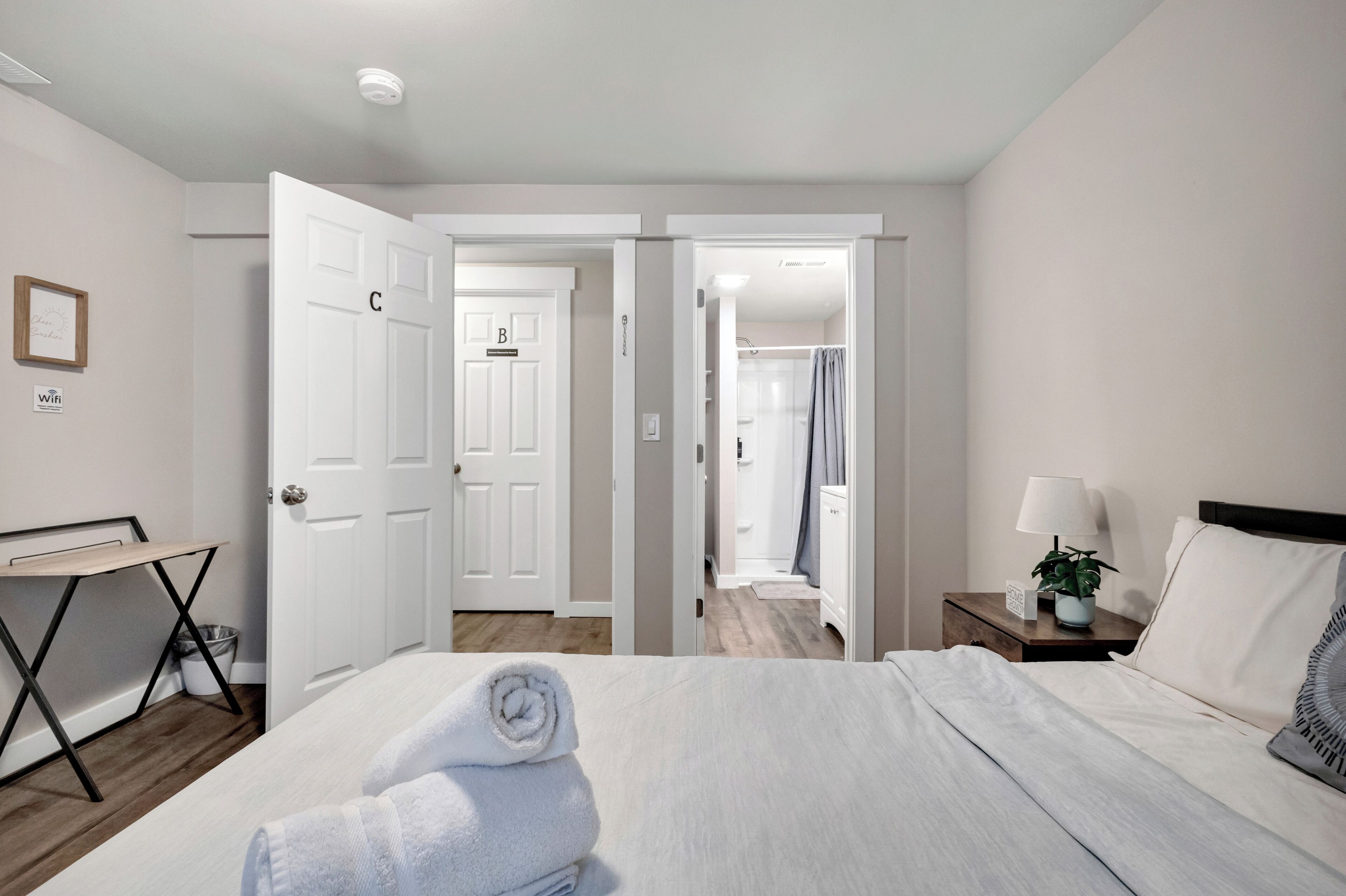 บ้านพักอีโคโนมี, ปลอดบุหรี่, เครื่องปรับอากาศ | 3 ห้องนอน, ห้องพักตกแต่งอย่างมีเอกลักษณ์, ตกแต่งพิเศษโดยเฉพาะ, โต๊ะทำงาน