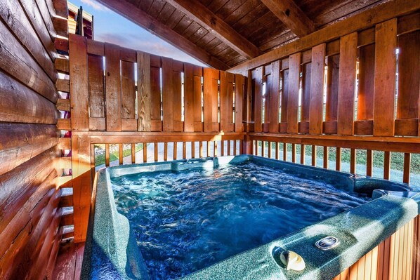 Outdoor spa tub