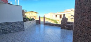 Apartment, 2 Bedrooms, Smoking, Patio | Property grounds