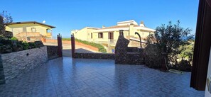 Apartment, 2 Bedrooms, Smoking, Patio | Property grounds