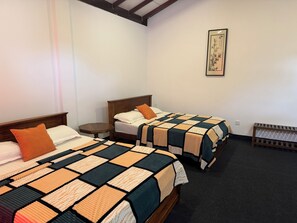 ファミリー シャレー 禁煙 ガーデンビュー | 客室ごとに異なる装飾、客室ごとに異なるインテリア、デスク、ノートパソコン用作業スペース