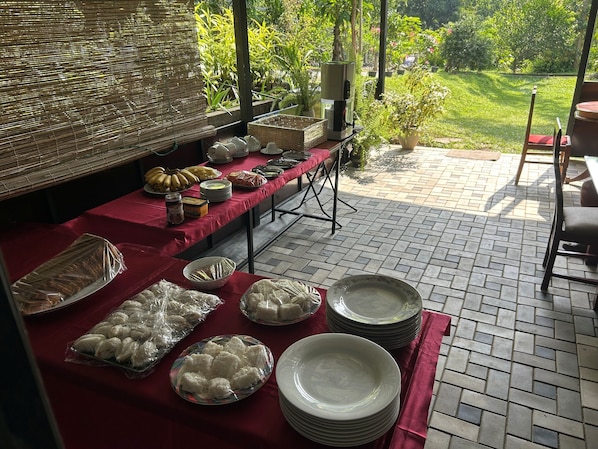 Free daily full breakfast
