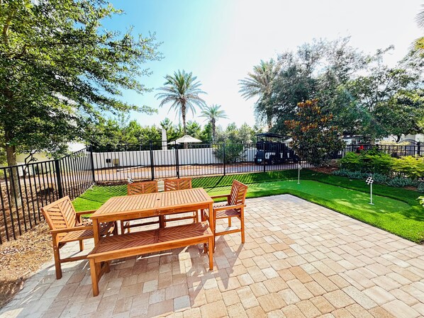 Outdoor dining