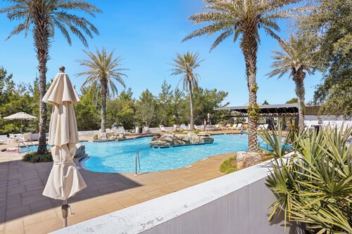 Charming 3br home with golf cart next to pool and minutes to beach!