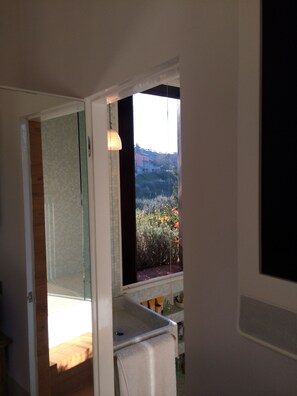 Dusj, hårføner, bidé og håndklær