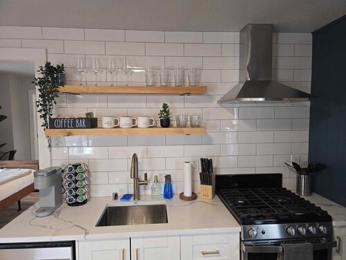 Whole house in Walker's Point + Parking + A/C