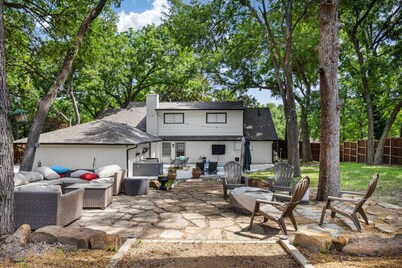 Elegant Villa | Heated Pool • Firepit • 3.5 Baths